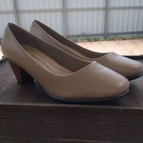 Womens Rounded Toe Pumps Block Heel  Beige Taupe - Picture 2 of 5